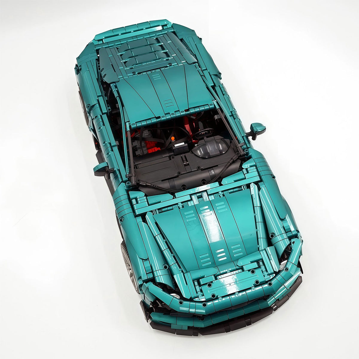 Britanski V12 Grand Tourer 1:8